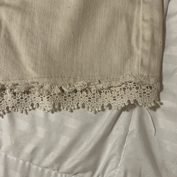 Zara cream color shorts size 4 - Picture 2 of 4